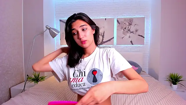 Elfy Rare  online show from October 25, 2025, 2:56 pm