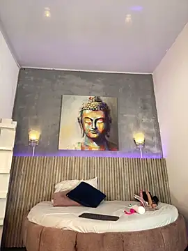 Saracooper   online show from October 20, 2025, 3:29 am