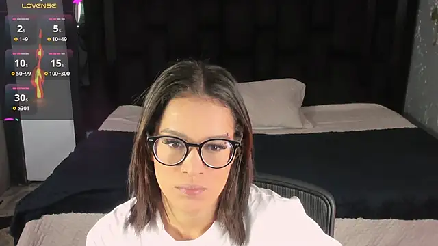 ZoeWestt online show from September 17, 2025, 12:51 pm
