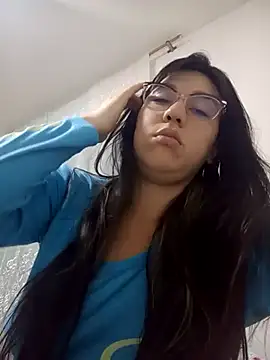 lareinalareinadelanal online show from October 4, 2025, 1:53 pm