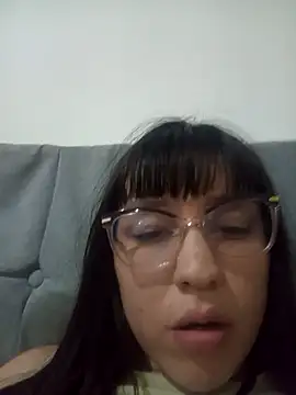 lareinalareinadelanal online show from December 20, 2025, 11:45 pm