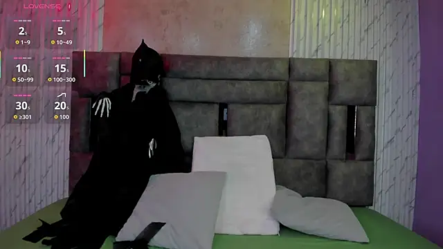 Snapshot of Miah_Palacio chatting on October 31, 2025, 10:00 pm Miah Palacio online show from October 31, 2025, 10:00 pm