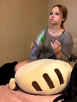 Snapshot of softlyblessed chatting on October 9, 2025, 9:46 pm softlyblessed online show from October 9, 2025, 9:46 pm