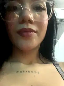 ElaRose 12 online show from November 4, 2025, 7:24 pm