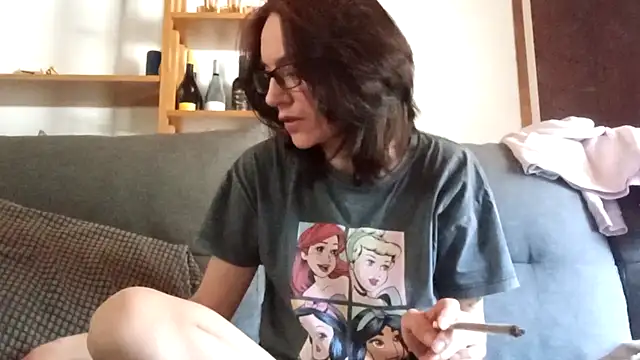 Goticmom online show from April 16, 2026, 1:12 pm