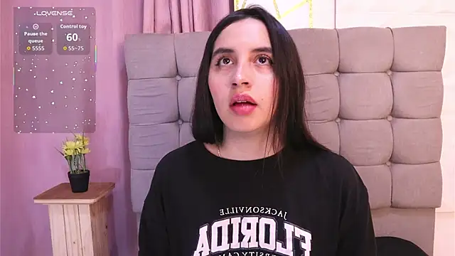 kaylee lee online show from September 10, 2025, 4:12 am