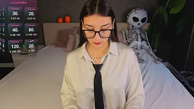 Carrie Roberts online show from October 21, 2025, 9:10 am