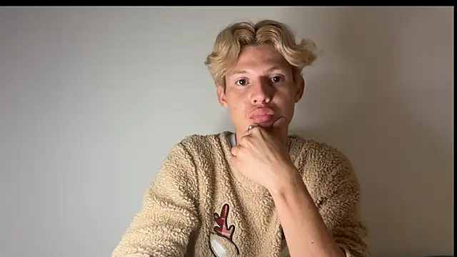 pbyariel- online show from October 8, 2025, 9:34 pm