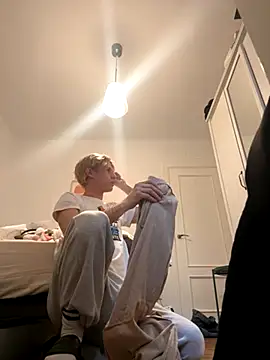 pbyariel- online show from November 4, 2025, 3:44 pm