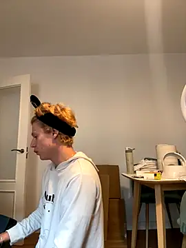 pbyariel- online show from November 5, 2025, 11:32 am