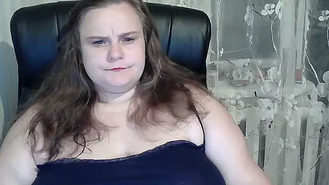 HollyXEva online show from September 9, 2025, 8:19 pm