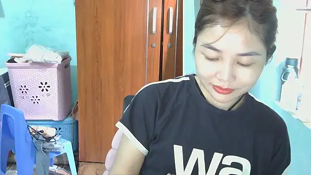 Uhem112 online show from October 9, 2025, 1:14 am