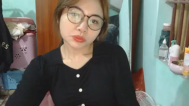 Uhem112 online show from November 2, 2025, 1:52 am