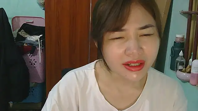 Uhem112 online show from December 2, 2025, 1:11 am