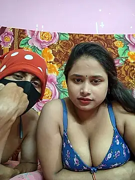 Seducing couple online show from June 13, 2026, 6:17 pm