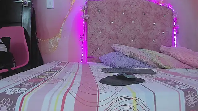 violet taylor  online show from January 12, 2026, 2:17 am