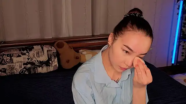 OdetteBiddy online show from December 21, 2025, 8:05 pm