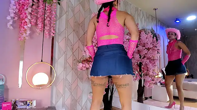 EmmaWilliam1 online show from November 30, 2025, 6:06 am