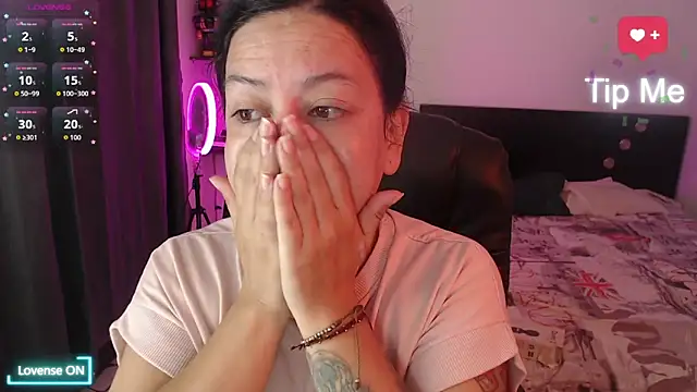 Abbyjoness21 online show from November 11, 2025, 10:15 am