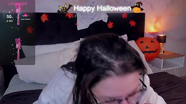 HelenDanvers online show from October 30, 2025, 1:40 am