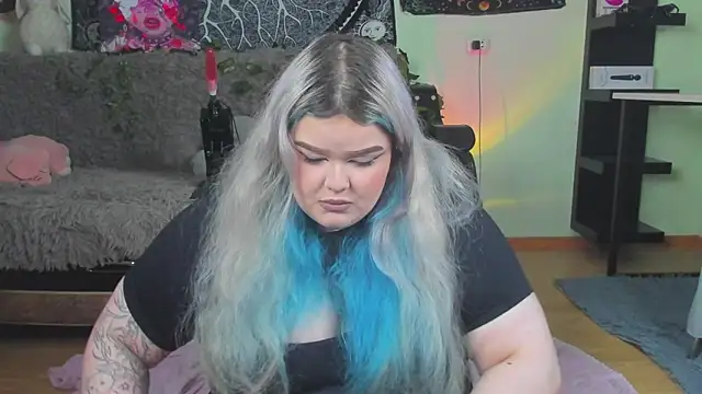 Snapshot of _CandyM1lky_ chatting on October 28, 2025, 6:39 am CandyM1lky online show from October 28, 2025, 6:39 am