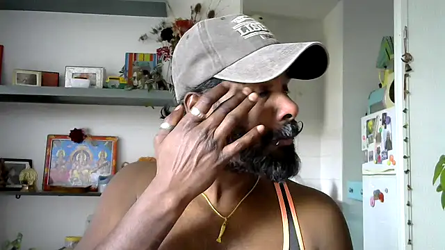 frenchblackc31 online show from May 8, 2026, 1:38 pm