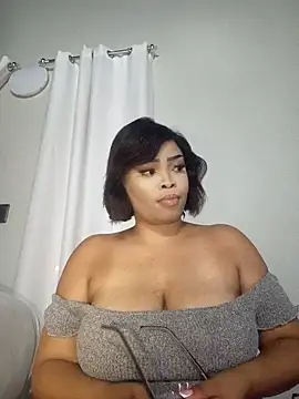 MadamPinky online show from February 8, 2026, 5:27 pm