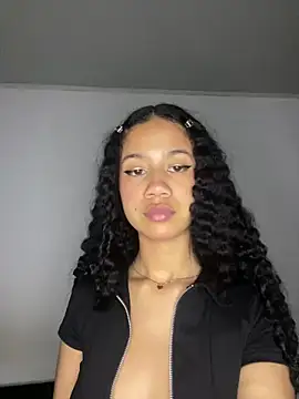 jadee8 online show from April 2, 2026, 4:32 am