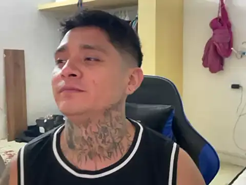 siilvestremx online show from November 17, 2025, 11:32 pm