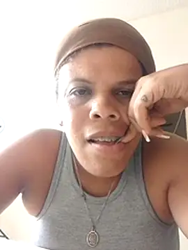 Snapshot of Esperanza_13 chatting on June 8, 2026, 8:20 pm Esperanza 13 online show from June 8, 2026, 8:20 pm