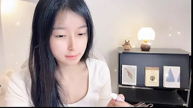 Onechestnut online show from November 6, 2025, 12:28 pm