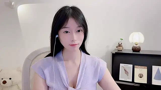 Onechestnut online show from November 17, 2025, 6:08 am