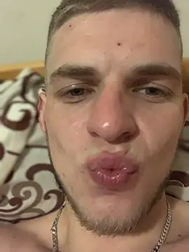 Snapshot of macho1347 chatting on October 18, 2025, 10:43 pm macho1347 online show from October 18, 2025, 10:43 pm