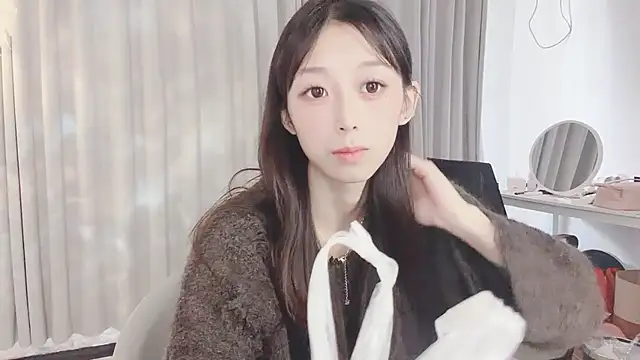 jiangjiang caicai online show from November 7, 2025, 3:39 am