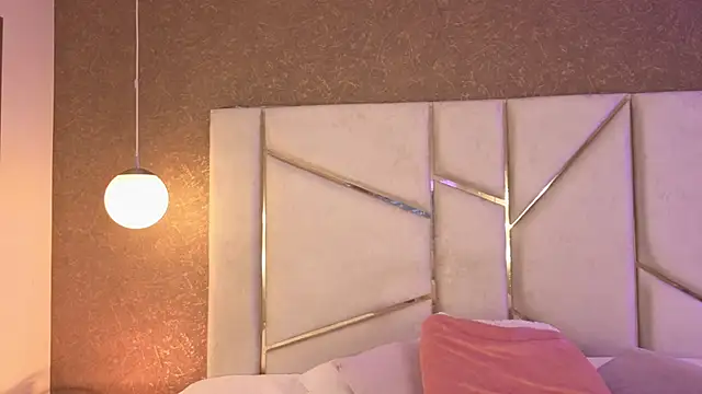 Miiss Bubble online show from September 23, 2025, 7:50 pm