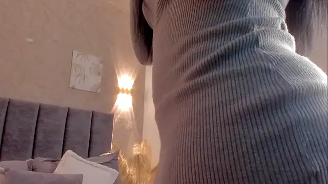 Lunaa bellaa online show from February 7, 2026, 7:28 pm