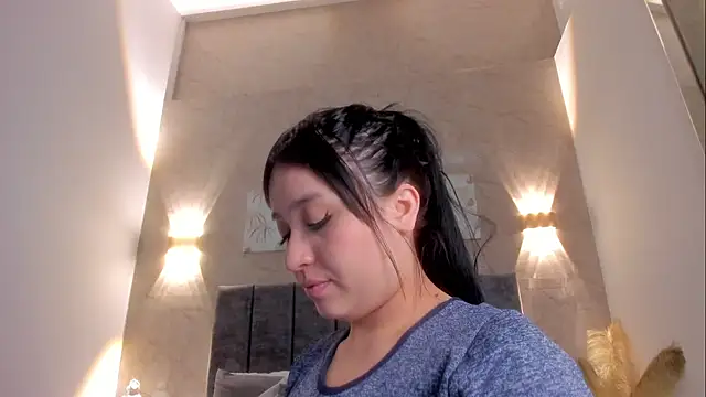 Lunaa bellaa online show from February 17, 2026, 7:42 pm