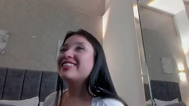 Lunaa bellaa online show from April 6, 2026, 6:53 pm