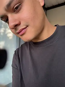 Snapshot of Rose-andres chatting on October 31, 2025, 9:27 pm Rose-andres online show from October 31, 2025, 9:27 pm