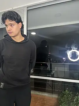 Rose-andres online show from April 7, 2026, 3:18 am