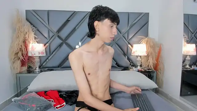 Milan LewisS online show from October 15, 2025, 12:38 pm