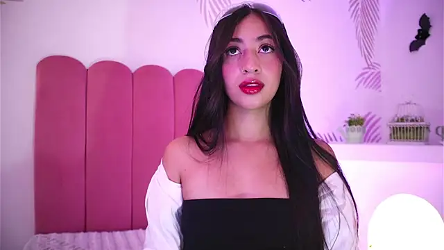 charlotterusso online show from October 10, 2025, 2:27 pm