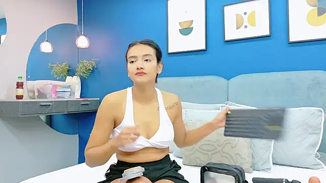 lixie peyton online show from December 5, 2025, 1:09 pm