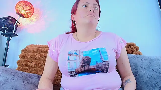 Snapshot of carolinhe_ chatting on November 11, 2025, 8:09 pm carolinhe online show from November 11, 2025, 8:09 pm