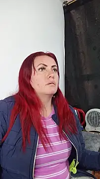 Snapshot of carolinhe_ chatting on November 15, 2025, 6:26 pm carolinhe online show from November 15, 2025, 6:26 pm