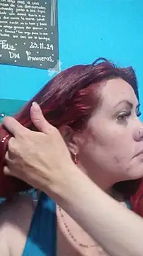 Snapshot of carolinhe_ chatting on November 28, 2025, 4:31 pm carolinhe online show from November 28, 2025, 4:31 pm