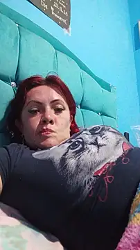 Snapshot of carolinhe_ chatting on December 1, 2025, 10:15 pm carolinhe online show from December 1, 2025, 10:15 pm