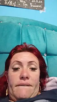 Snapshot of carolinhe_ chatting on December 2, 2025, 2:45 pm carolinhe online show from December 2, 2025, 2:45 pm