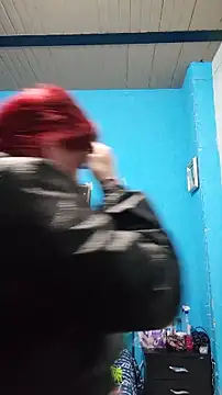 Snapshot of carolinhe_ chatting on December 4, 2025, 9:12 pm carolinhe online show from December 4, 2025, 9:12 pm