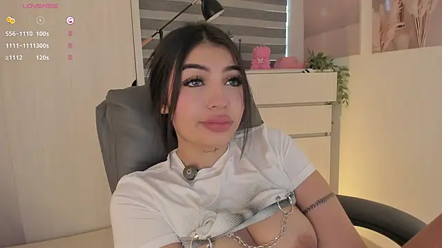 EmmyKenner online show from November 3, 2025, 12:28 pm